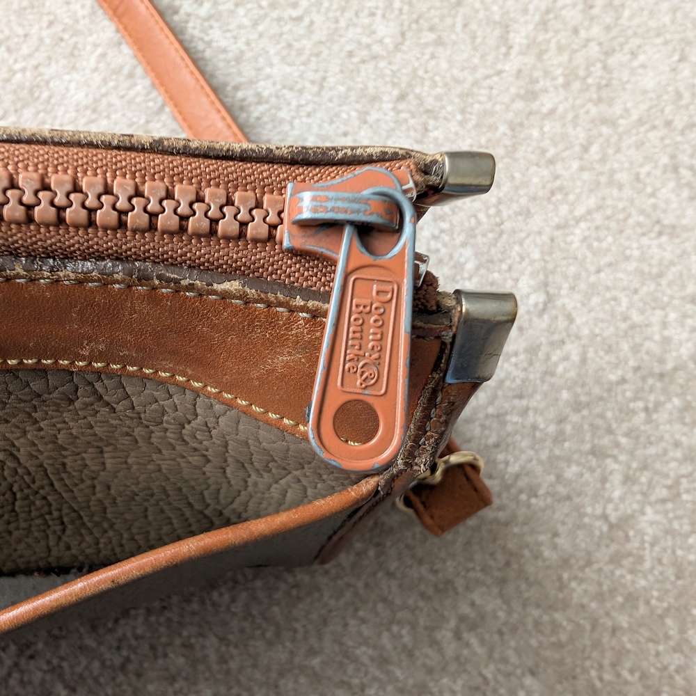 Vintage Dooney and Bourke Purse - Picture 8 of 14